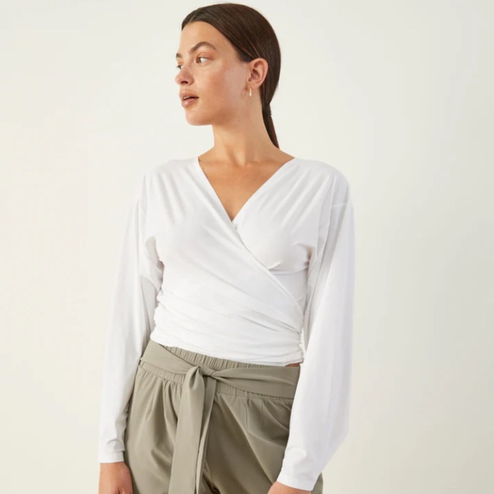 Aday white That’s A Wrap work travel lightweight top / wrap / cardigan S, EUC